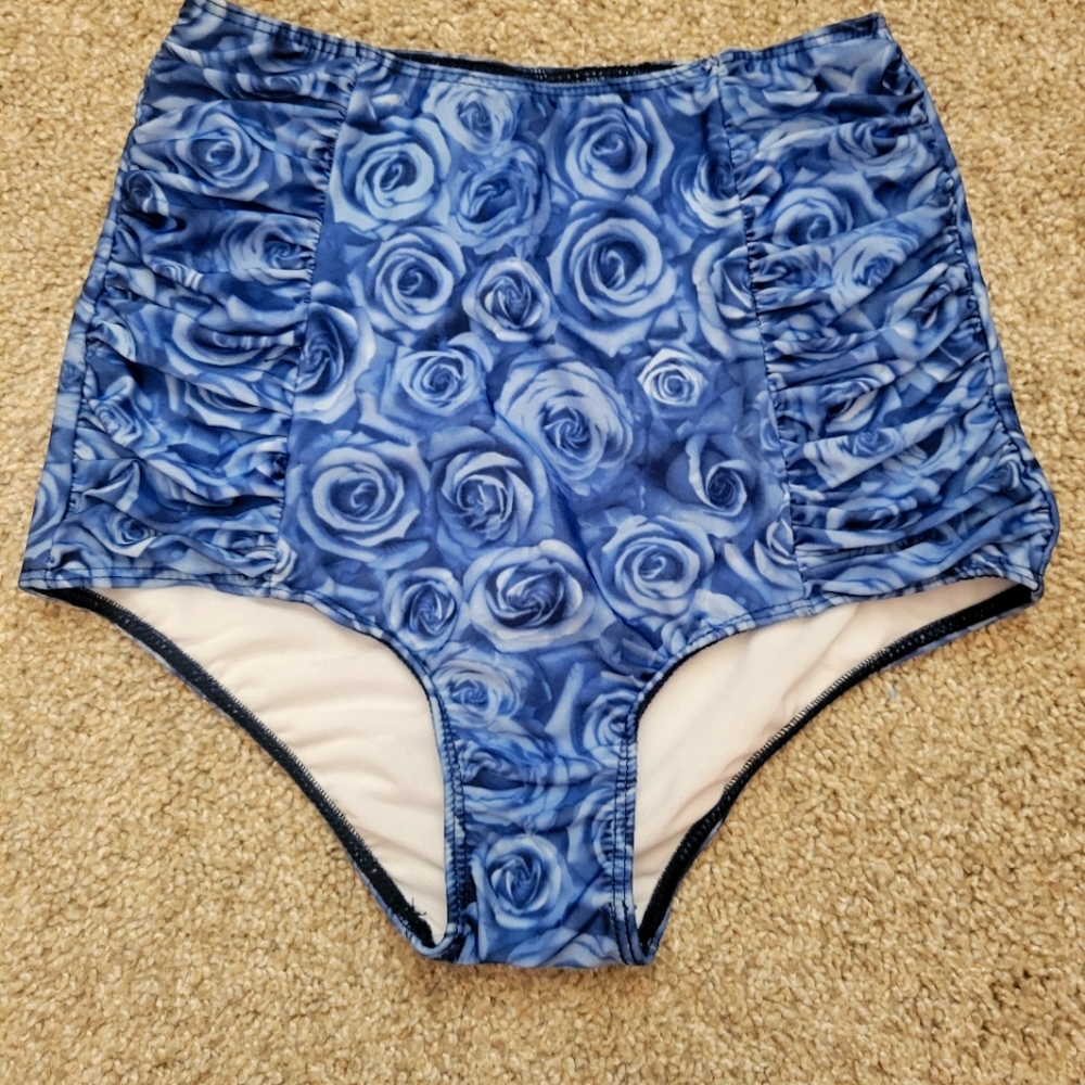 🎉2 for $20🎉Kortni Jeane Blue Roses High Waisted Swim bottom side Ruched XS new